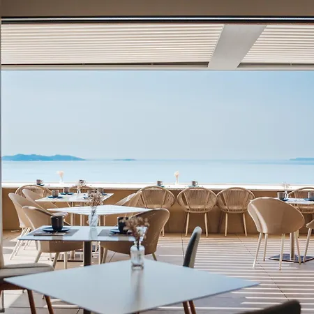 La Douce Szálloda Le Rayol-Canadel-sur-Mer