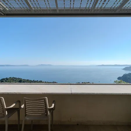 La Douce Szálloda Le Rayol-Canadel-sur-Mer
